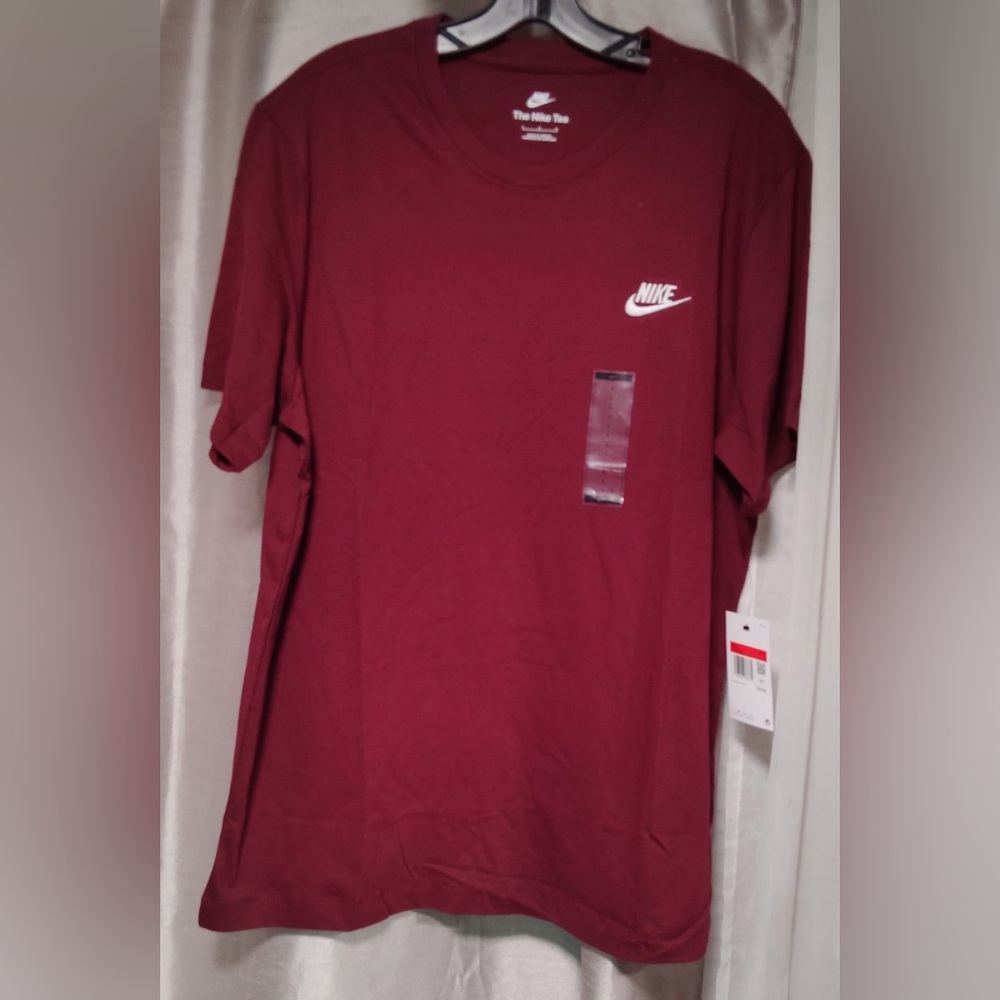 Nike Red Short Sleeve Tee Classic Design
